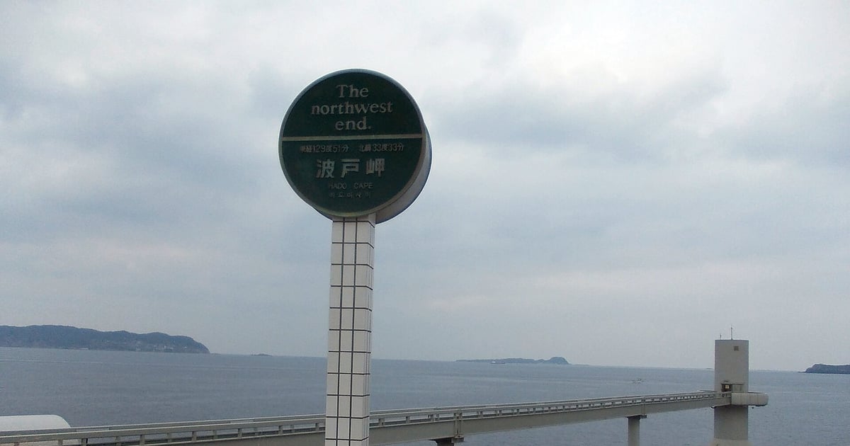 佐賀県唐津市の虹の松原と唐津湾。初日の出スポットとして知られる海岸線
