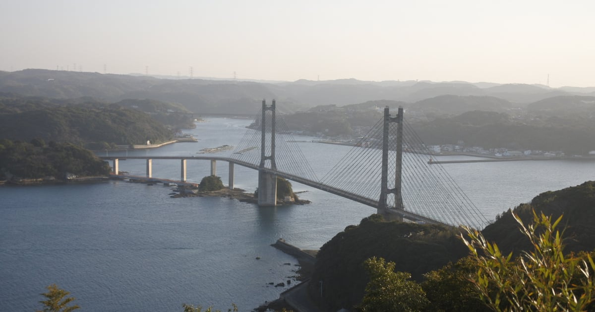 佐賀県唐津市呼子町、加部島と本土を結ぶ呼子大橋